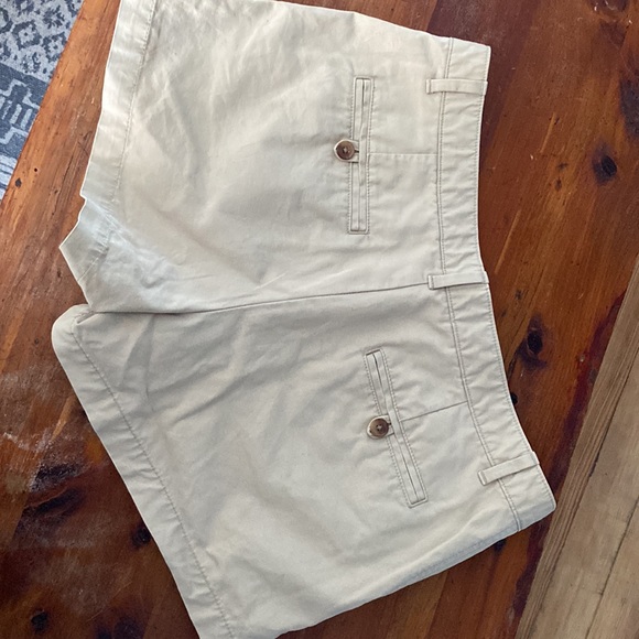 Gap mid length women’s shorts - Picture 3 of 3